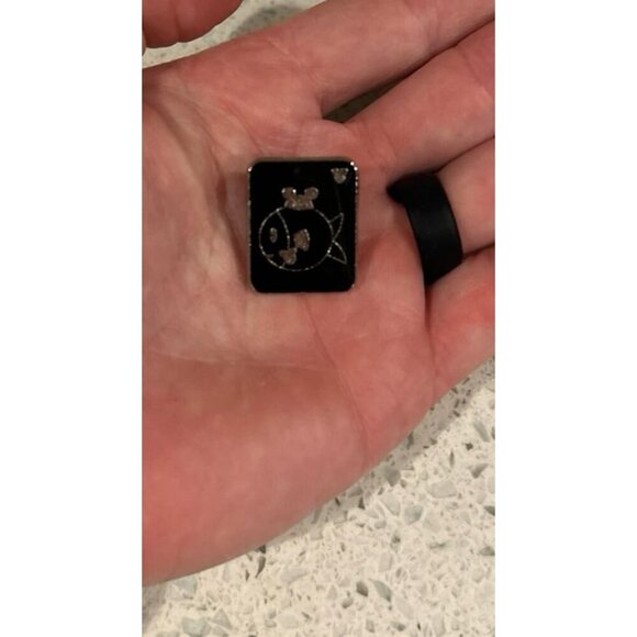 2008 Disney Hidden Mickey Black Silver Fish Pin - Picture 1 of 2